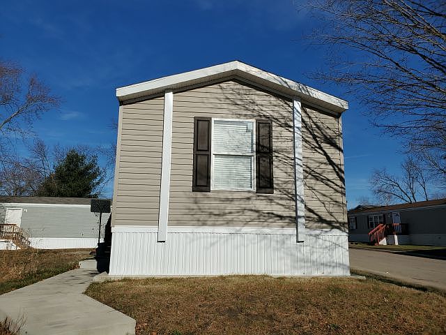 2nd image of 64 Hollywood Dr #308