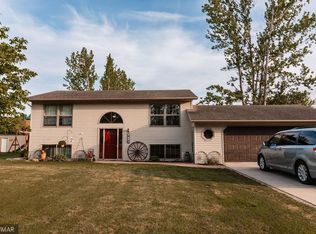 418 Hickory Rd, Thief River Falls, MN 56701