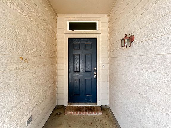 2nd image of 3913 San Lorenzo Dr
