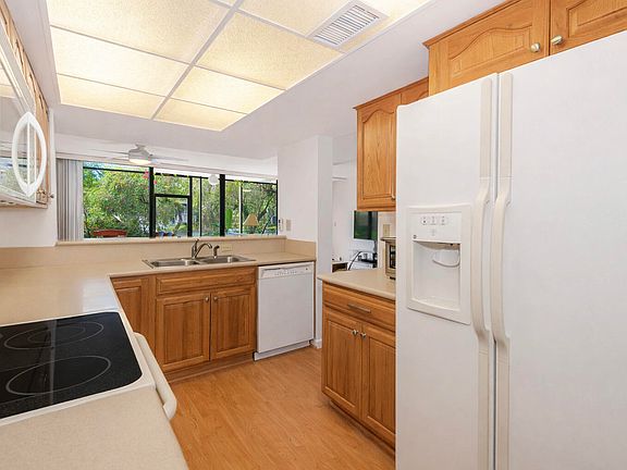 4th image of 2941 SW 87th Avenue #407