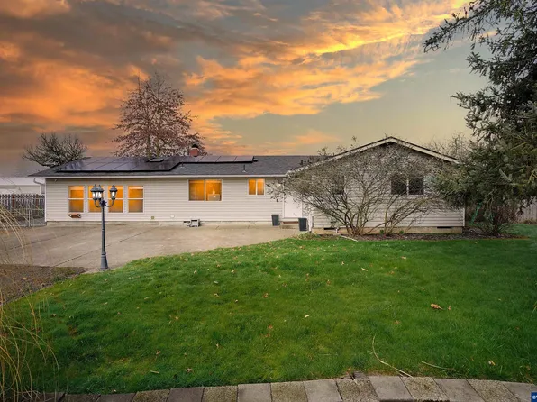 1922 Hafez Ln NE, Albany, OR 97322