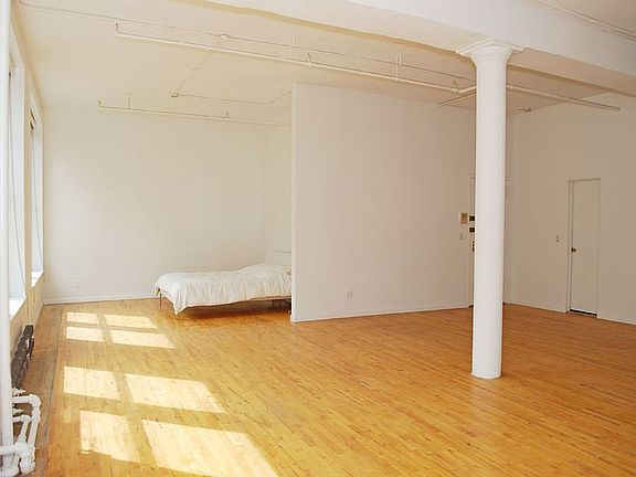 4th image of 141 Wooster St