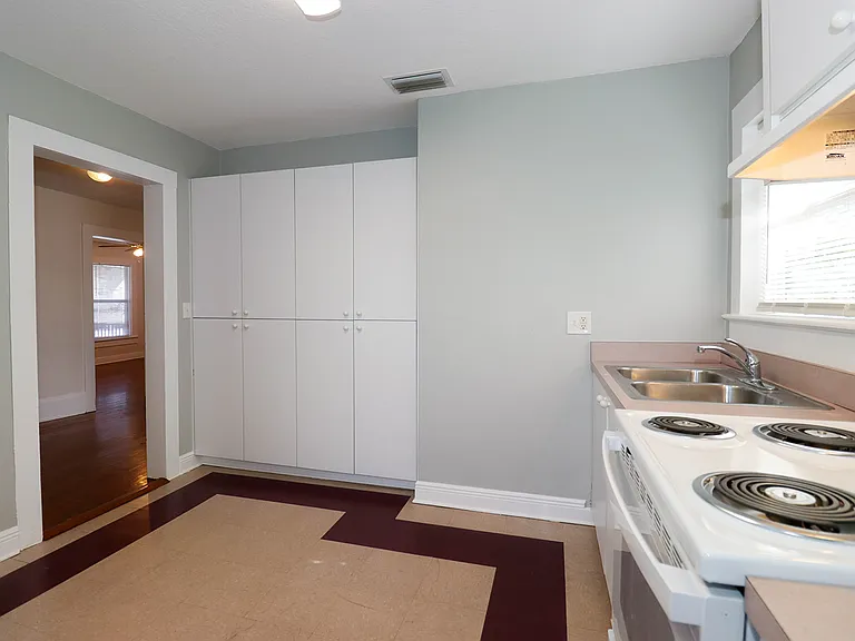 203 16th St W #203 — Photo 22