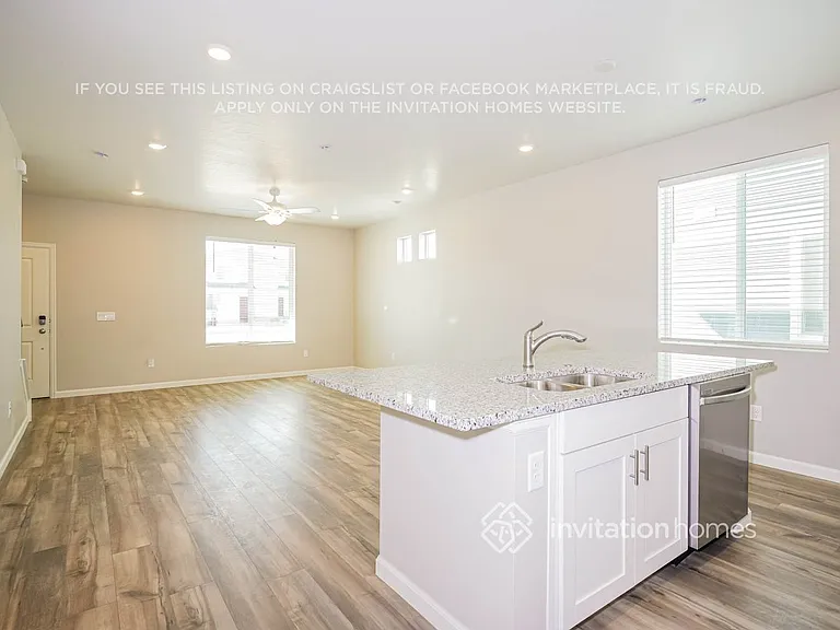 30 N Riverside Dr — Photo 6