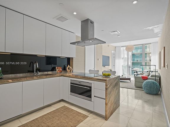 5th image of 700 NE 26th Ter Unit 2404