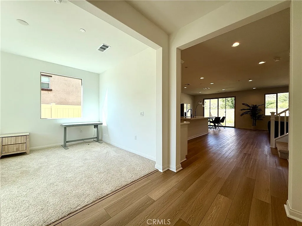 6 bed, 2824 sqft, $850 — Photo 4