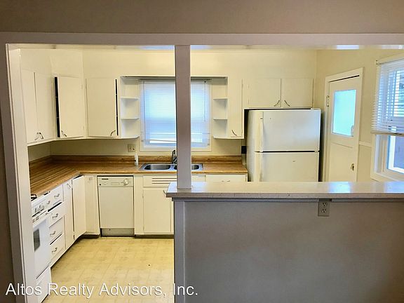 3rd image of 456 Morse Ave
