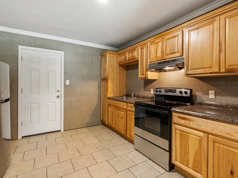 415 W Hannah St #B — Photo 4