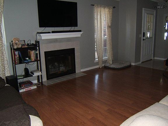 2nd image of 1210 Lisa Ln
