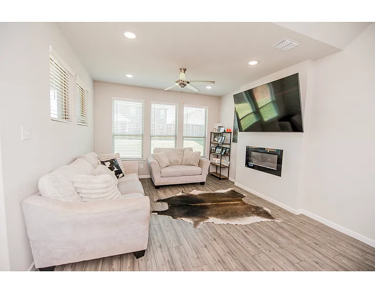 643 Hazeltine Rd — Photo 7