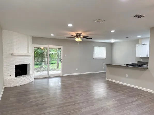 57112 Red Oak Dr, Irving, TX 75060