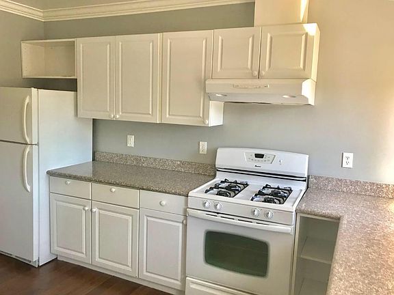 4th image of 600 Menlo Ave