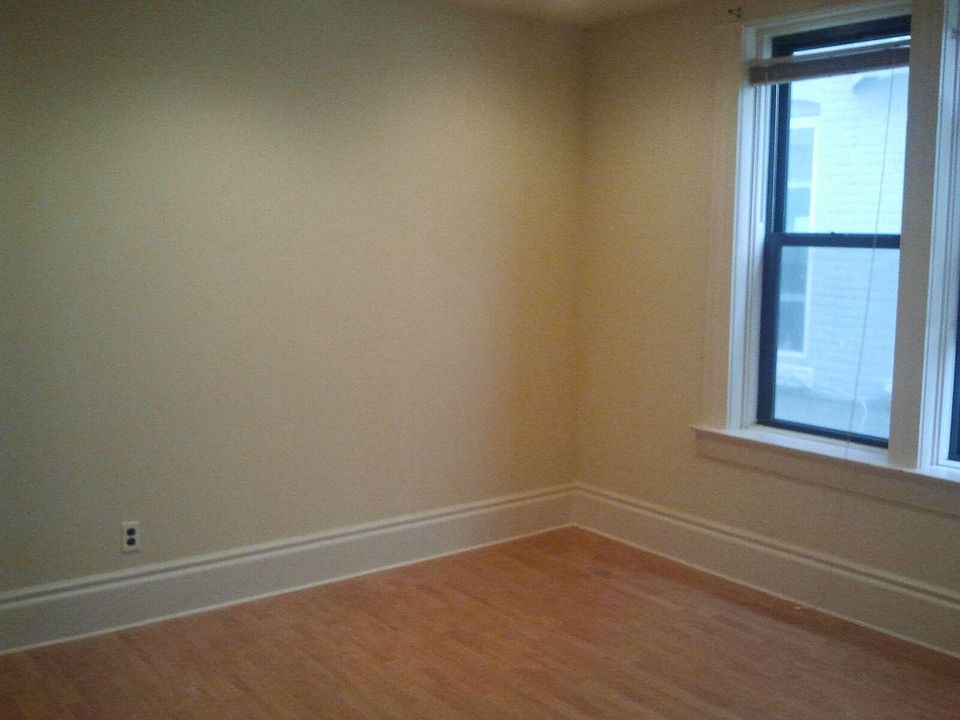 2nd image of 1410 Kemble St