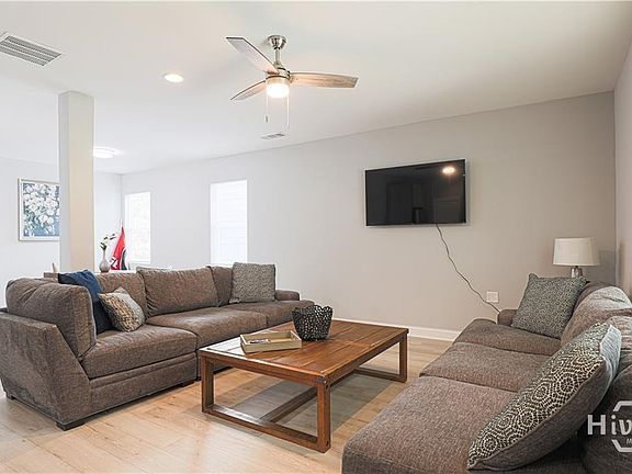 3rd image of 1641 Broad Street E