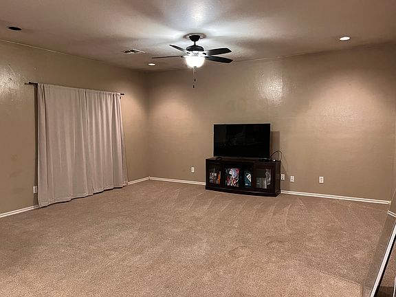 4th image of 840 Huddleston Dr