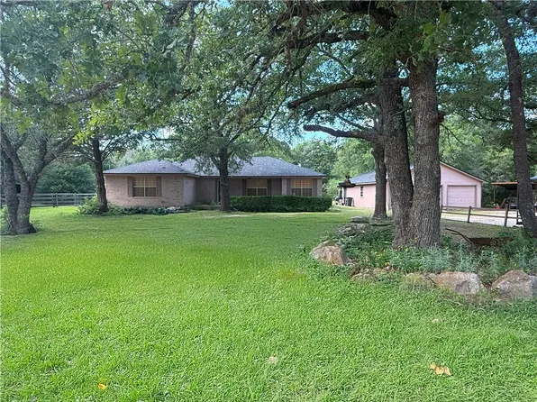 7704 Deer Trail Dr, Bryan, TX 77807