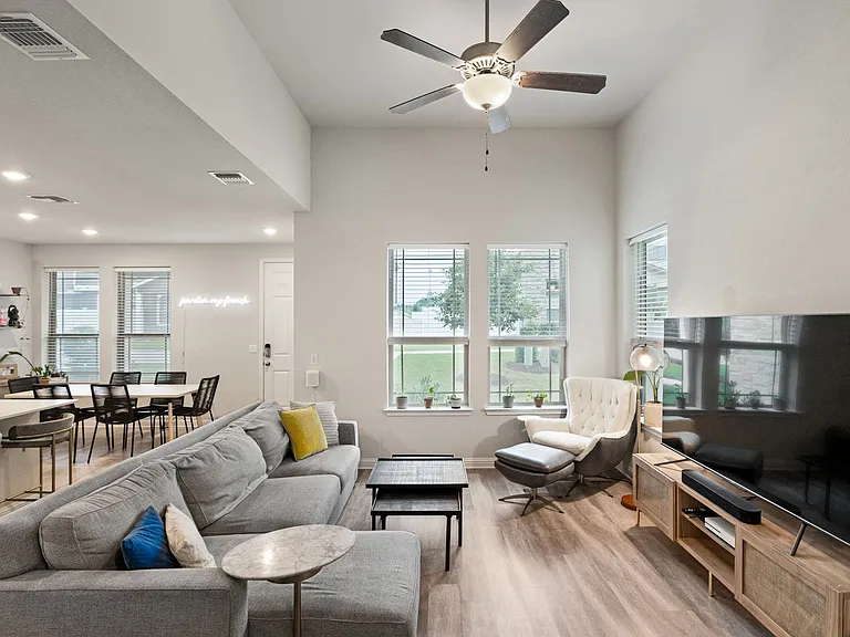 7907 Mellencamp Dr — Photo 10