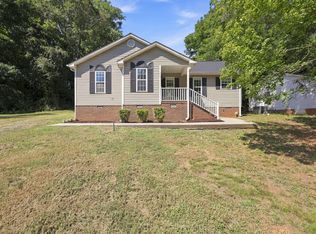 615 N 4th St, Mebane, NC 27302