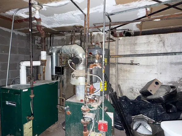 111-06 Farmers Boulevard image 9 of 13