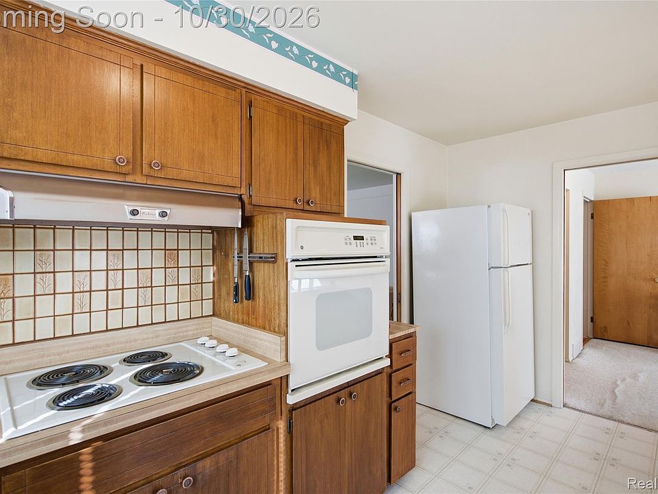 21980 Tredwell Ave, photo 14