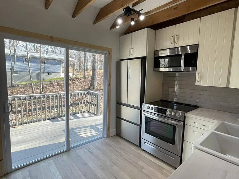 1014 Alpine Dr — Photo 9
