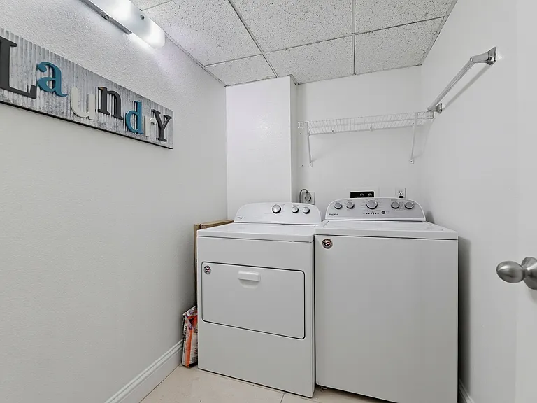 951 S 12th St #220 — Photo 19
