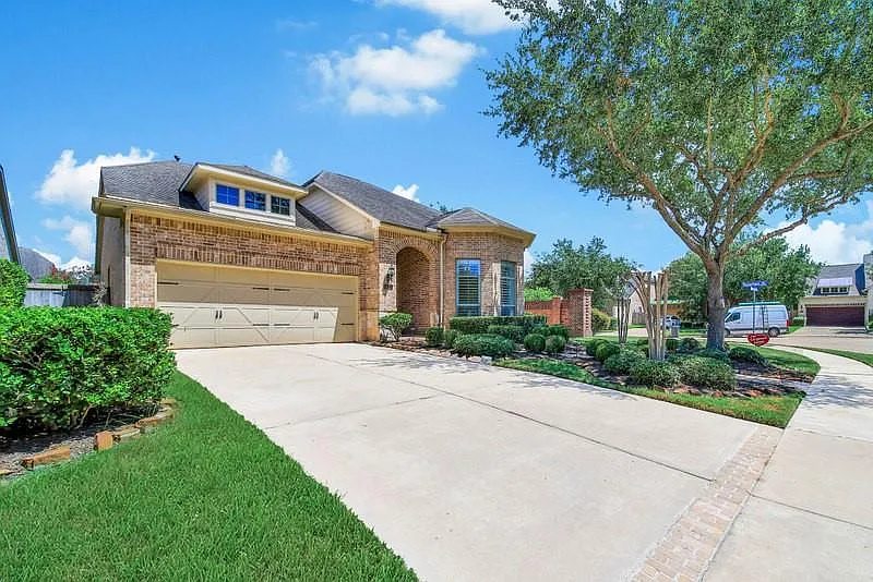 3 bed, 2.5 bath, 2182 sqft, $2,750 — Photo 2