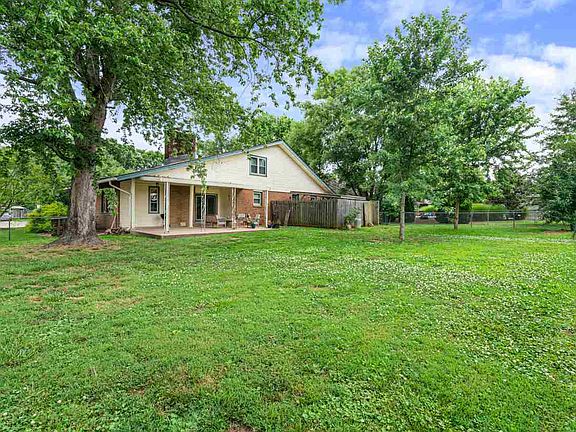 5th image of 1205 Lois Ln