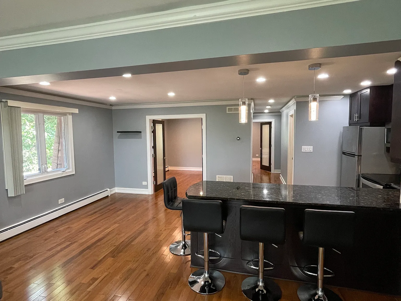 2 bed, 1000 sqft, $2,100 — Photo 4