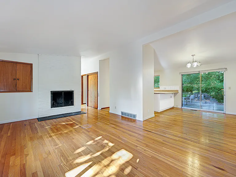 8700 25th Ave NE — Photo 5