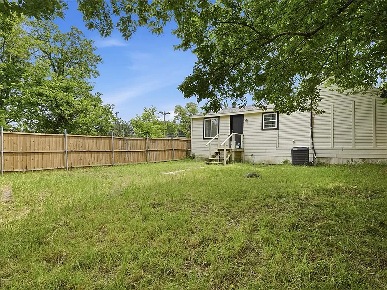1214 Jones St — Photo 24