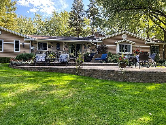 3rd image of 676 Leonard Dr