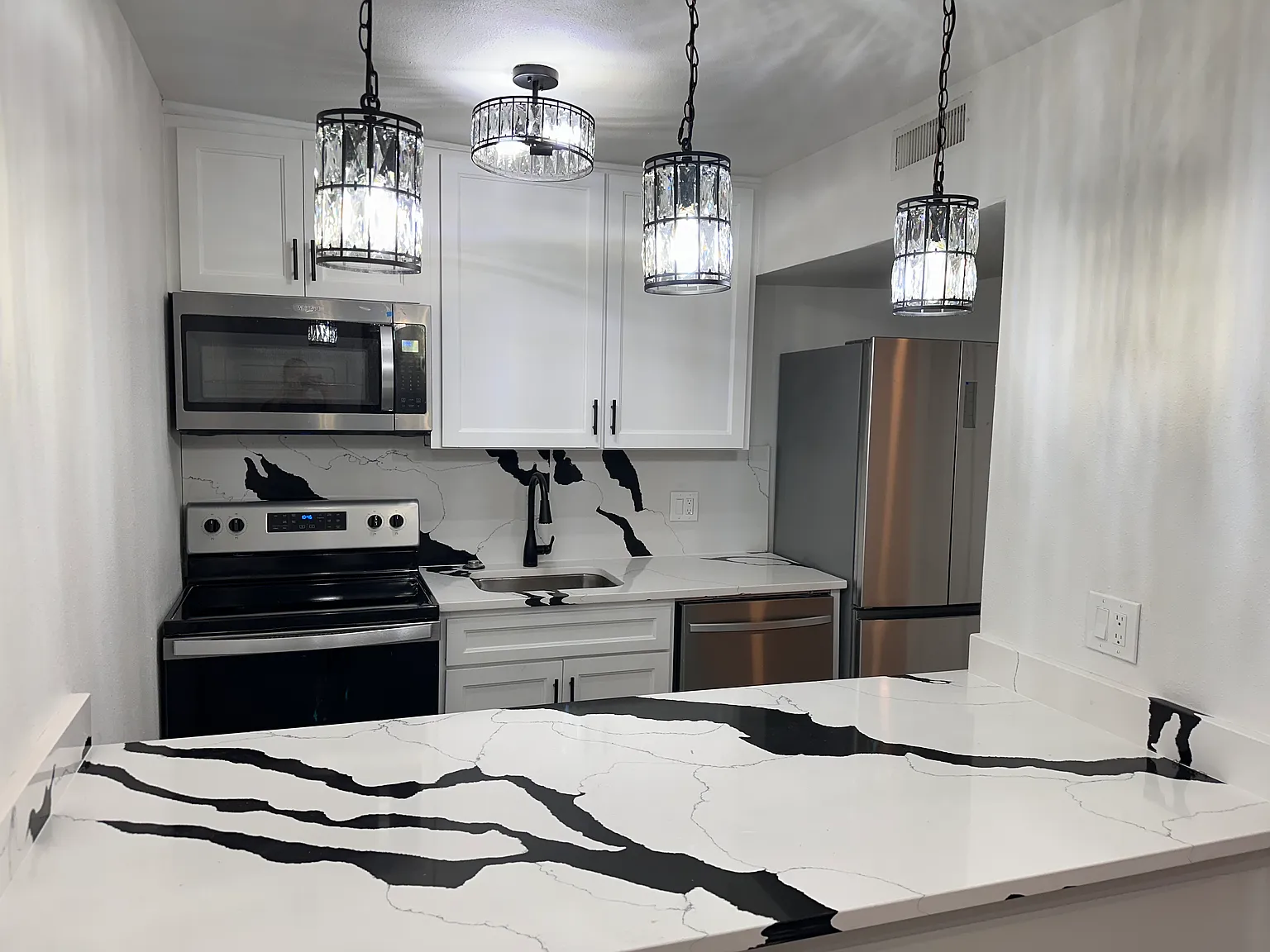 2 bed, 1.5 bath, 918 sqft, $1,975 — Photo 3