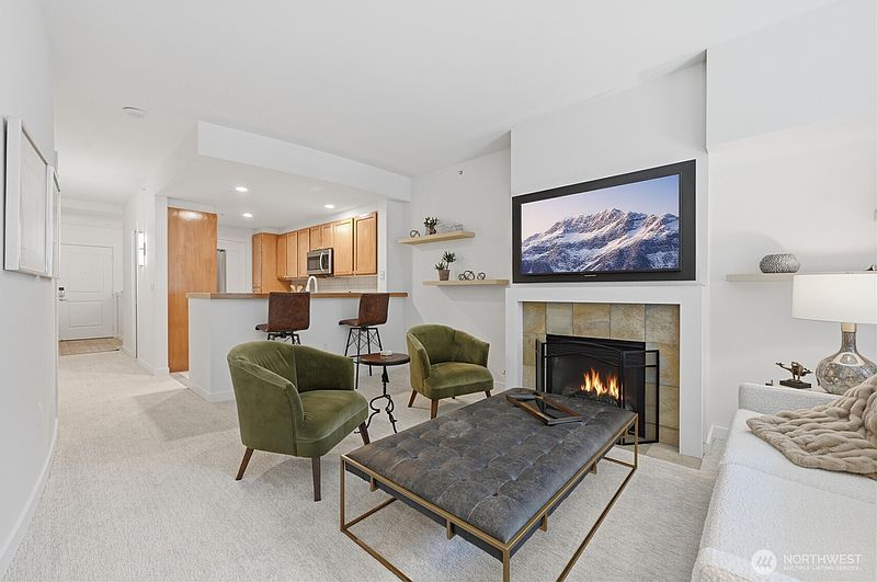 4th image of 2607 Western Avenue #403