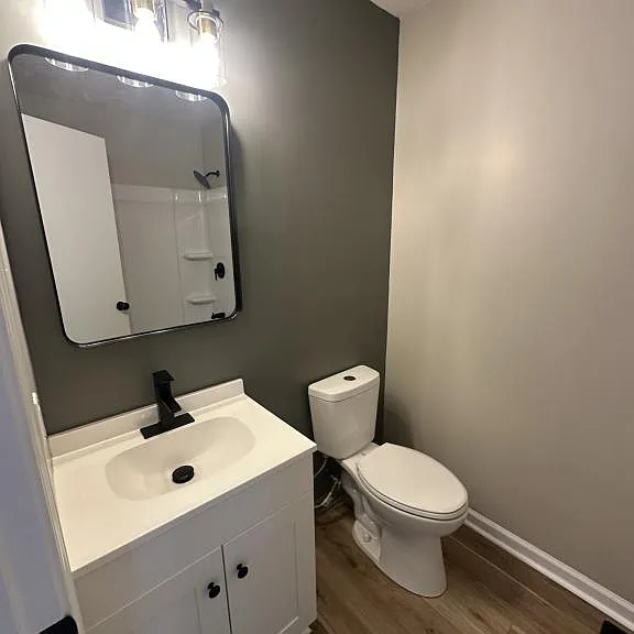 1571 Ireland Dr — Photo 9