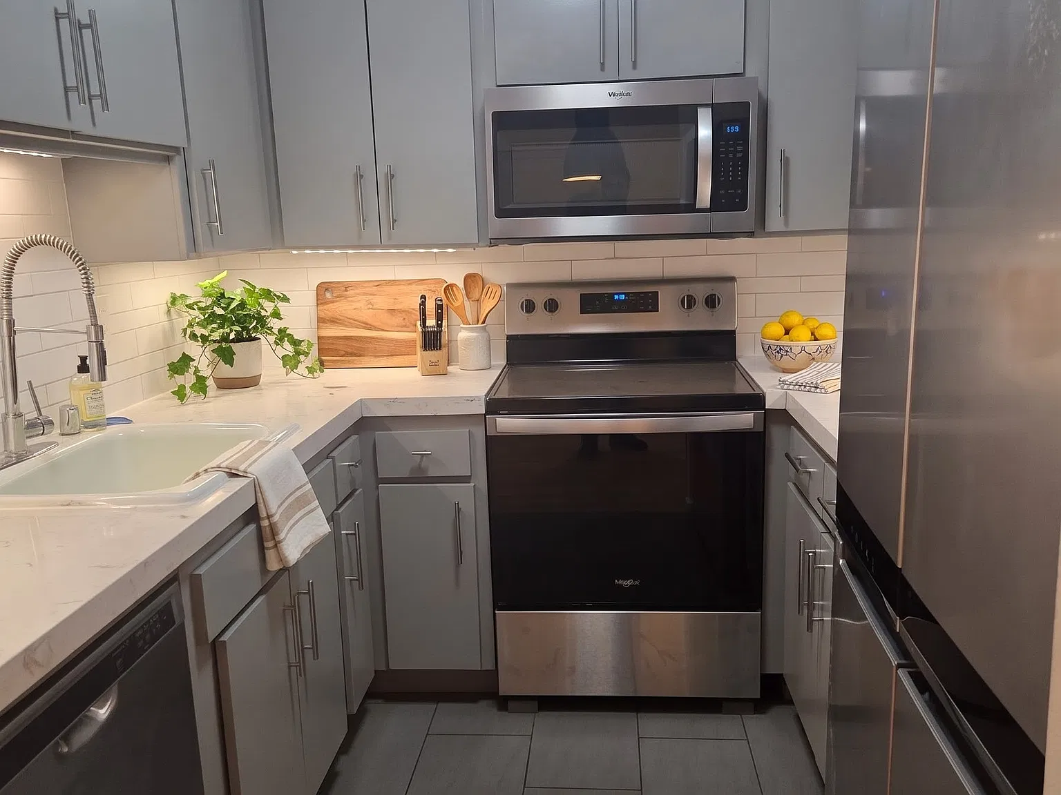 837 N West Knoll Dr — Photo 4