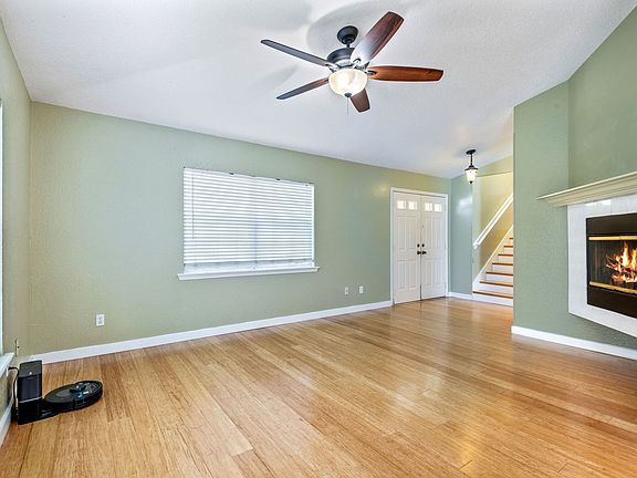 3rd image of 407 Peninsula Ave
