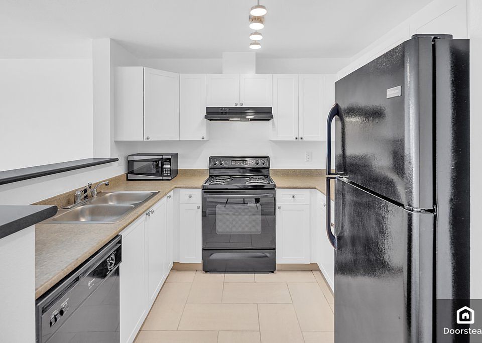 1st image of 500 Elliott Ave W APT 204