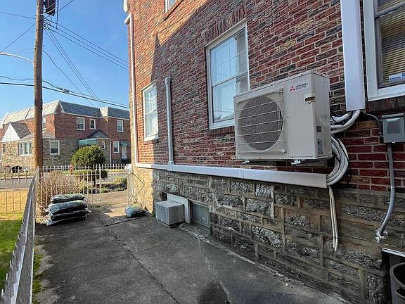 3rd image of 2125 Parkwyn Rd