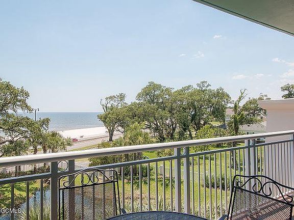 5th image of 2228 Beach Dr