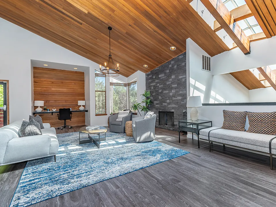 Cozy and Sophisticated Lounge at Mariposa Apartments