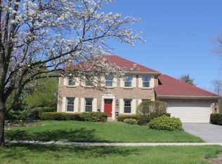 702 Alexandria Dr, Naperville, IL 60565