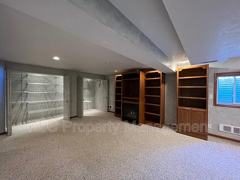 15177 Hawthorn Dr — Photo 17