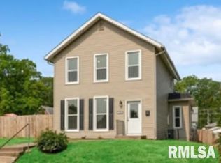 1932 Iowa St, Davenport, IA 52803