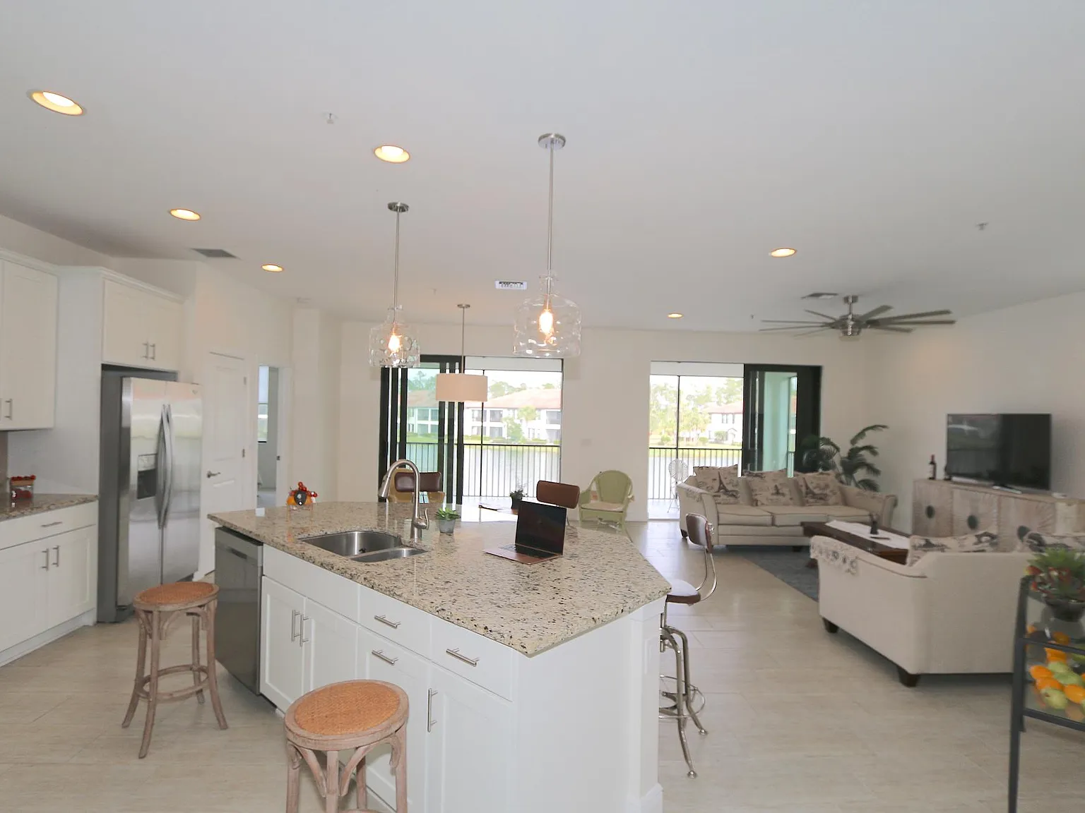 3 bed, 1876 sqft, $3,950 — Photo 3
