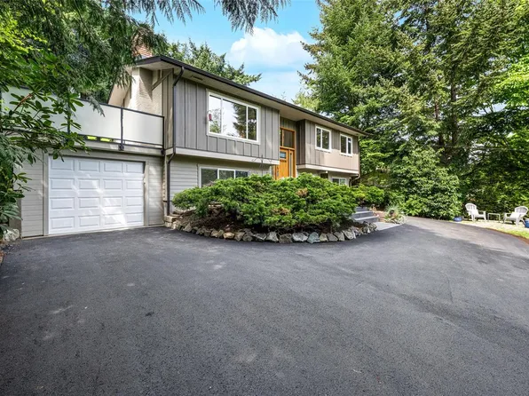 5222 Beckton Rd, Saanich, BC V8Y 2C1