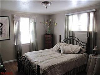 4th image of 915 Pardella Ave