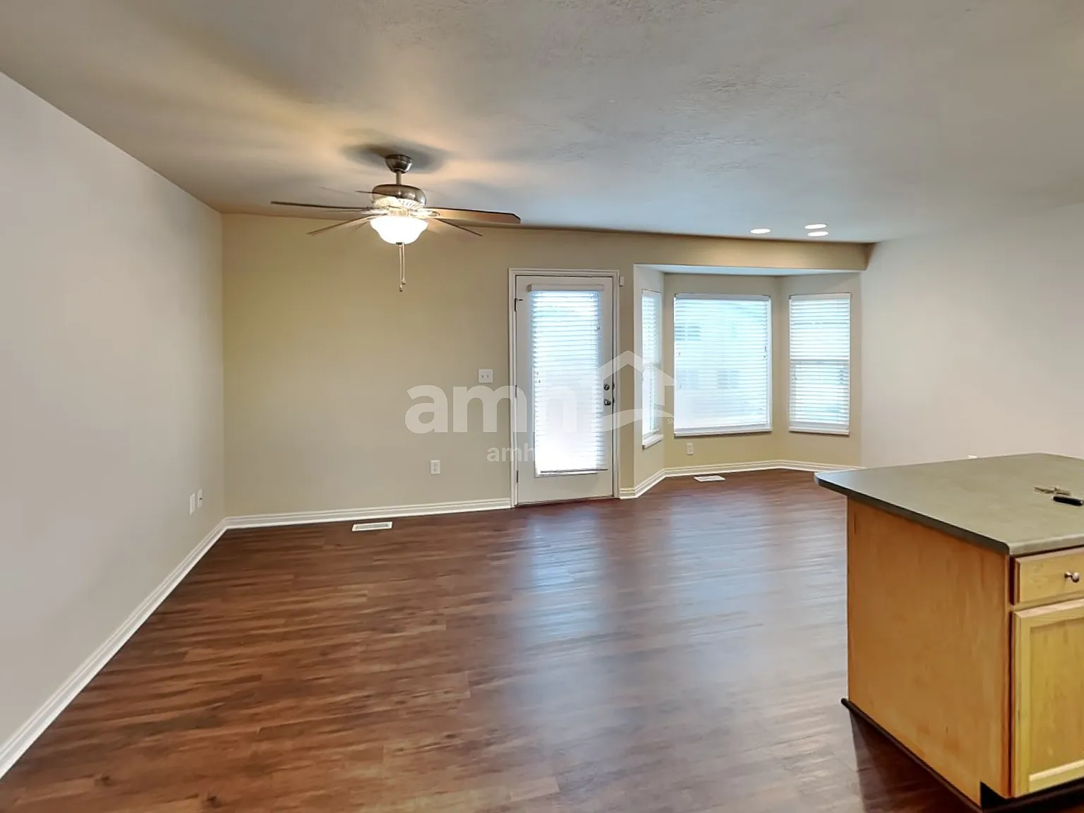 4 bed, 3.0 bath, 2360 sqft, $2,915 — Photo 4