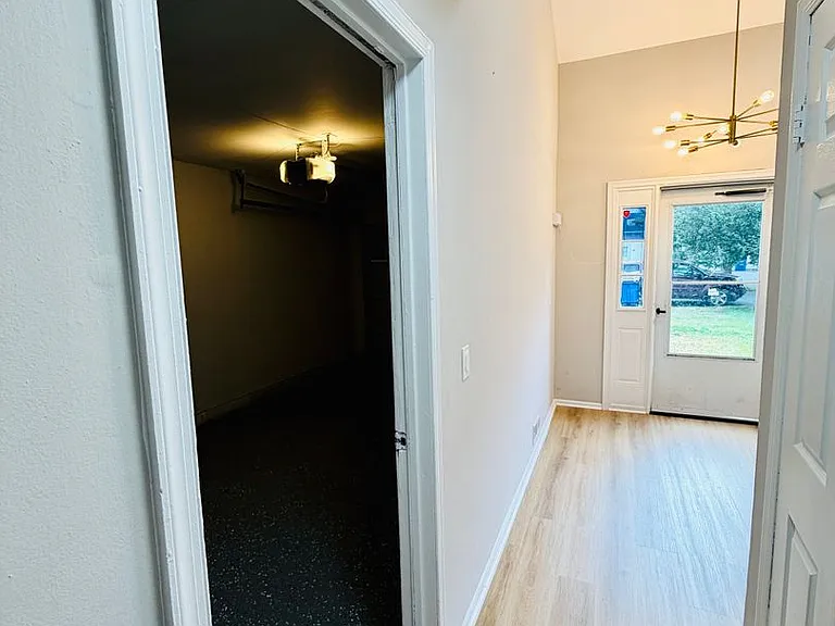11 Saffron Dr — Photo 6