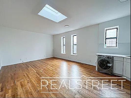 4th image of 274 Sumpter St APT 3